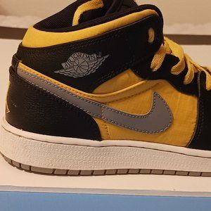 Jordan 1 6.5y "Phat" Speed - RARE Euro 39 Black Yellow Grey with Jordan t-shirt